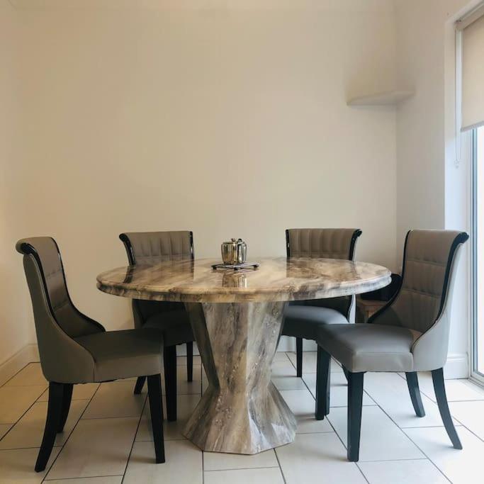 Townhouse Clifden: Located In The Heart Of Connemara Villa ภายนอก รูปภาพ